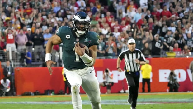 Philadelphia Eagles quarterback Jalen Hurts (1) runs the ball against the Kansas City Chiefs during the first half in Super Bowl LVII at State Farm Stadium in Glendale on Feb. 12, 2023. Nfl Super Bowl Lvii Kansas City Chiefs Vs Philadelphia Eagles  